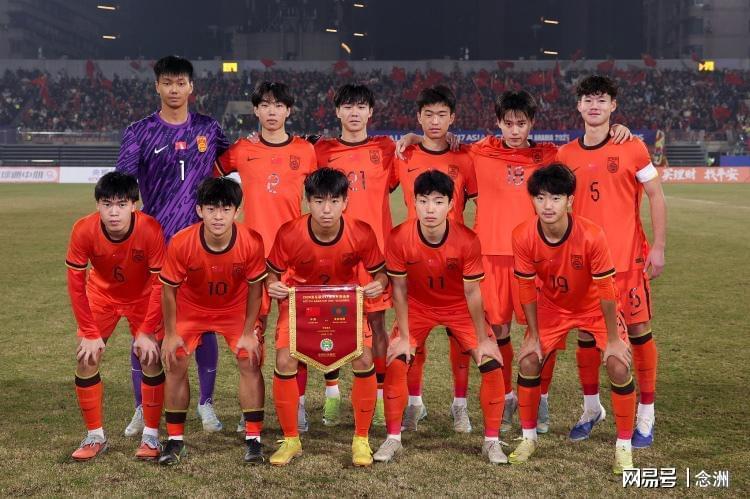 足坛一夜动态:U17国足1-2日本!国足亚洲杯抽签出炉 梅西造3球